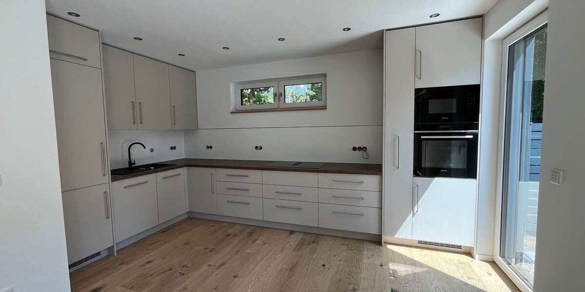 Haus zum Mieten in Schwerin 1.999 € 139 m² 5 zimmer