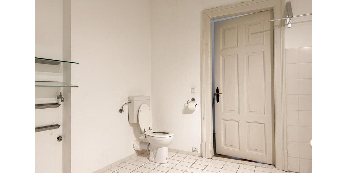 Altbauwohnung mit 4 Zimmern in der Innenstadt - Wg geiegnet 4 zimmer