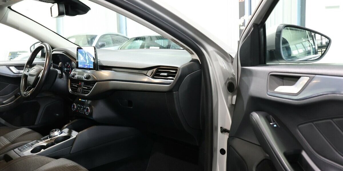 Ford Focus TUNIER 1.5 EB ACTIVE CROSS OVER / LED / 117.000 km 14.444 &euro; Hamm 59077