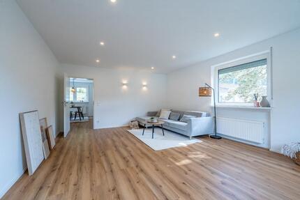 Sanierte 3,5-ZKB-Erdgeschosswohnung mit Balkon zum Erstbezug zimmer