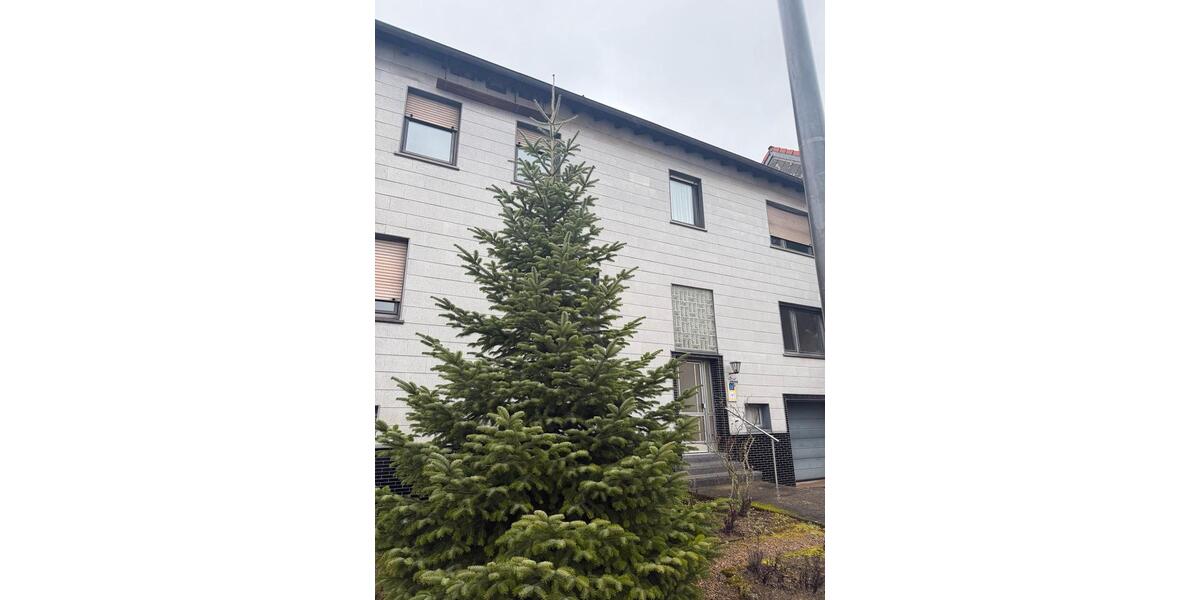 Einfamilienhaus Homburg - 8 Zimmer, 180 m&sup2;, 1.200&euro; | Angebot:25589874