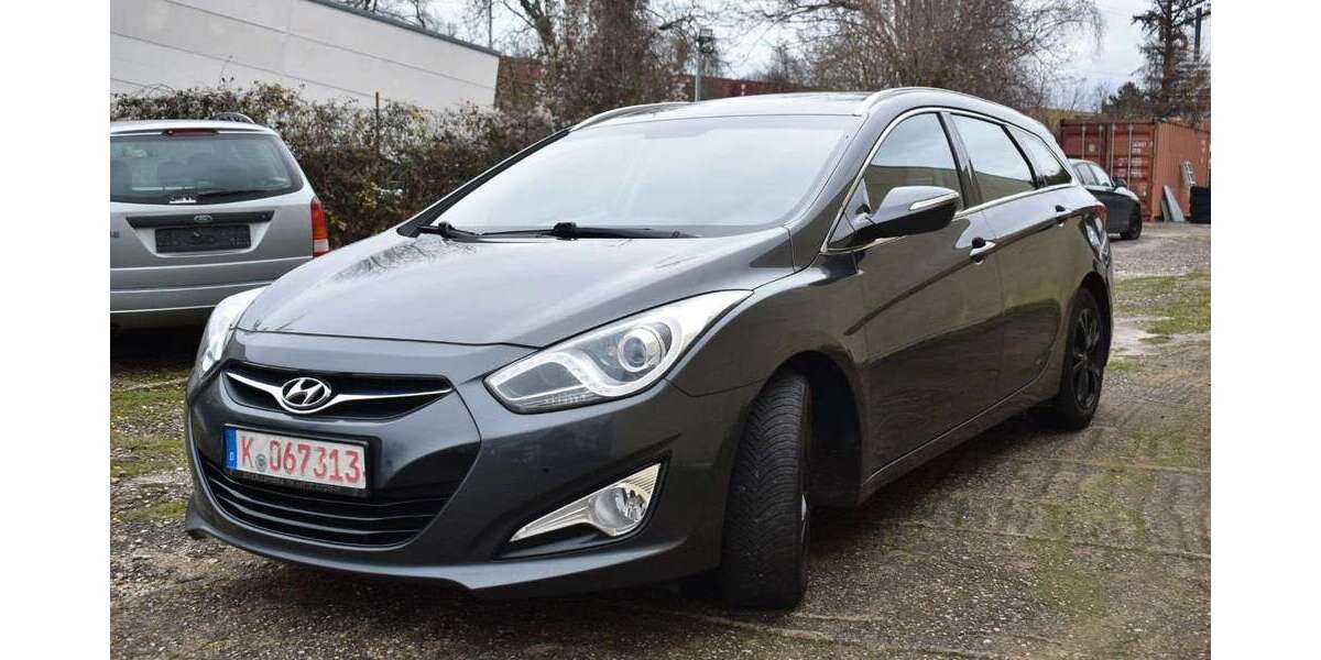 Hyundai i40 182.000 km 5.500 &euro; Köln 51105