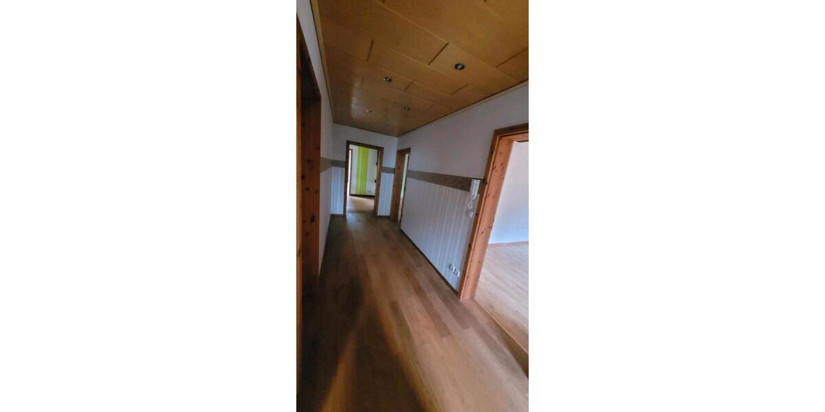 Dachgeschoßwohnung Saalfeld (Saale) - 4 Zimmer, 110 m&sup2;, 750&euro; | Angebot:26327528