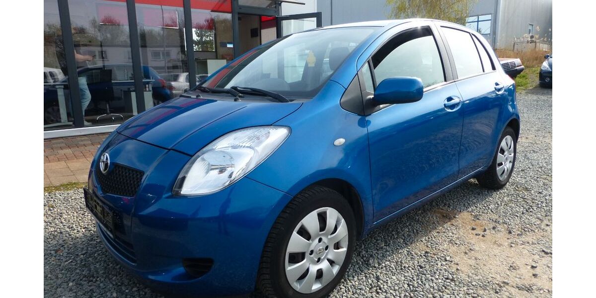 Toyota Yaris 88.000 km 3.950 &euro; Lübeck 23560