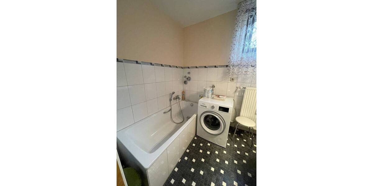 Solides Mehrfamilienhaus mit Ausbaupotenzial in Mannheim-Seckenheim 9 zimmer