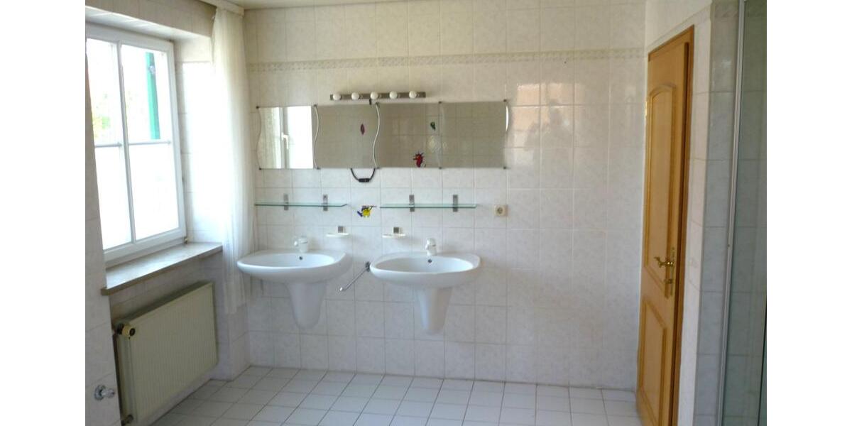 Etagenwohnung Aichen - 6 Zimmer, 202 m&sup2;, 1.050&euro; | Angebot:24624941