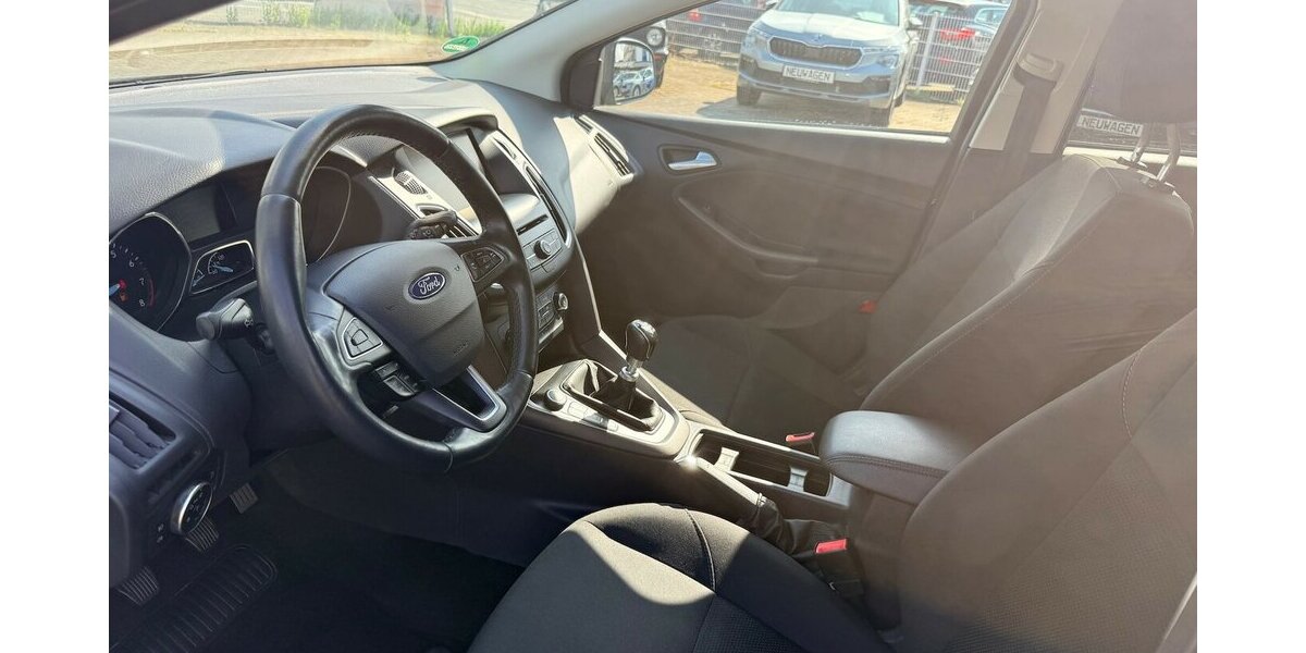 Ford Focus 1.0 Kombi Ecoboost Business/Voll Scheckh 95.100 km 6.390 &euro; Frankfurt 60386
