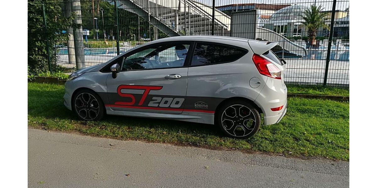 Ford Fiesta 124.671 km 12.650 &euro; Bad Lippspringe 33175