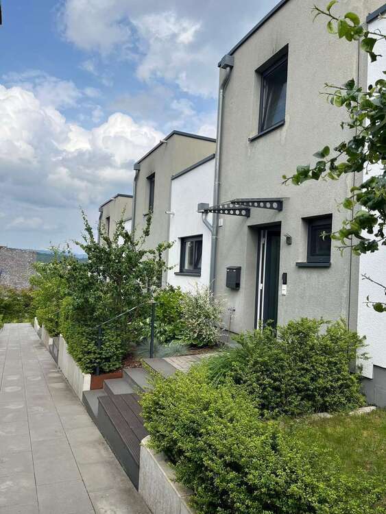 Haus zum Kaufen in Wiesbaden 989.000 € 131.08 m²