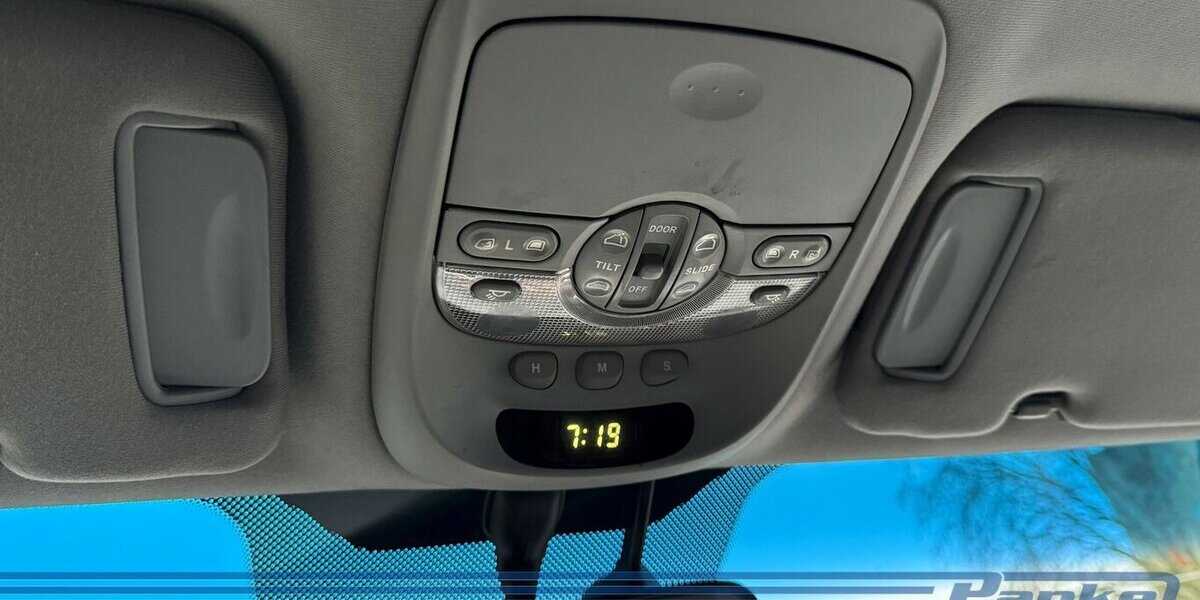 Kia Carnival 2.9 CRDi EX Aut.*6Sitz*Export*Pano*SHZ* 208.364 km 3.000 &euro; Berlin 13187