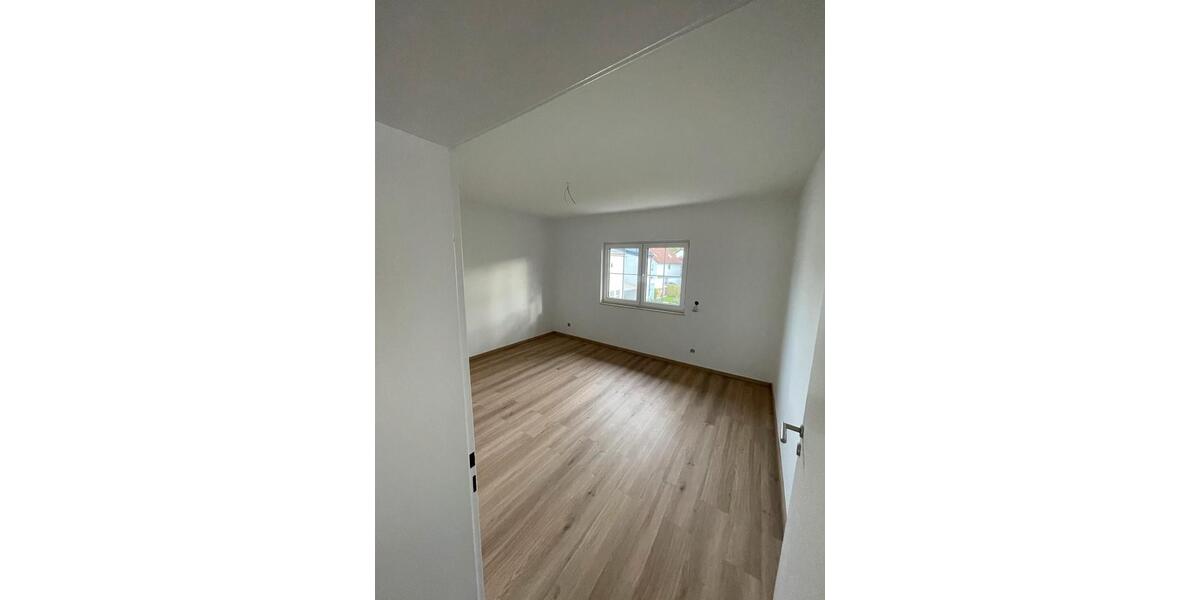 Etagenwohnung Friedrichsdorf - 4 Zimmer, 93 m&sup2;, 1.550&euro; | Angebot:26364519