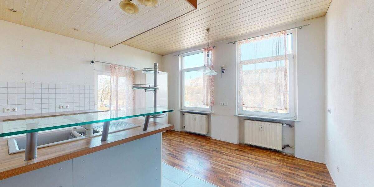 Wohn- und Geschäftshaus mit Gewerbe im EG und zwei großzügigen Wohnungen in Bahnhofsnähe zimmer