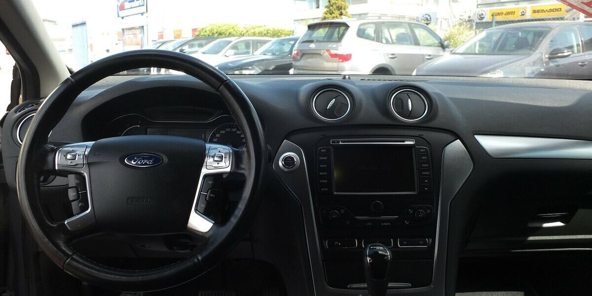 Ford Mondeo 2.0TDCi AUTOMATIC-PROBLEME NAVI XENON PDC B 143.215 km 7.000 &euro; Köln 50858