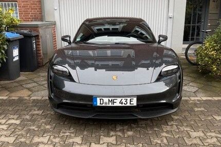 Porsche Taycan 64.000 km 61.200 € Düsseldorf 40545