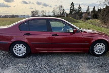 BMW 318 227.000 km 3.500 &euro; Dörfles-Esbach 96487