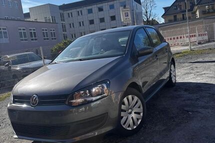 VW Polo 64.100 km 7.400 &euro; Pressig 96332