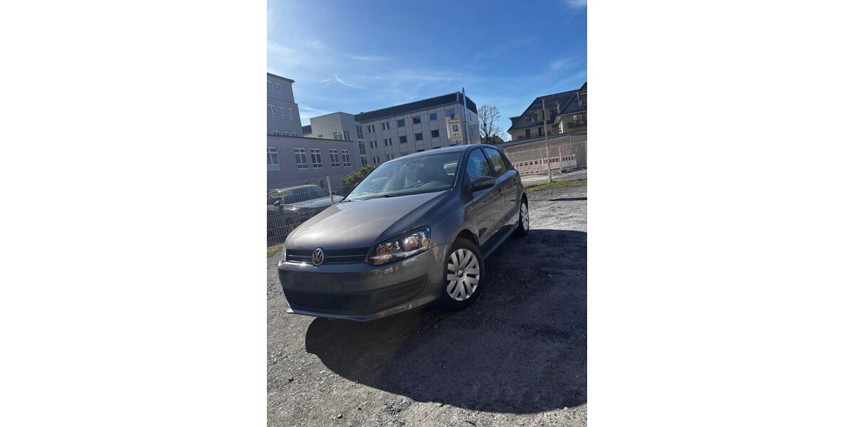 VW Polo 64.100 km 7.400 &euro; Pressig 96332