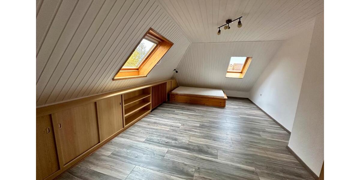 Großz.EFH, Nettokaltmiete 1.350,-€mtl. o. Kaufpreis. 285.000,-€ 5.5 zimmer