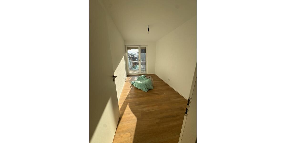 Etagenwohnung Schorndorf - 4 Zimmer, 106 m&sup2;, 2.100&euro; | Angebot:26038198