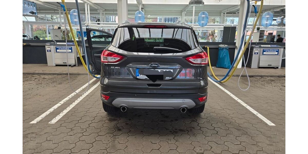 Ford Kuga 169.000 km 11.599 &euro; Bremen 28325