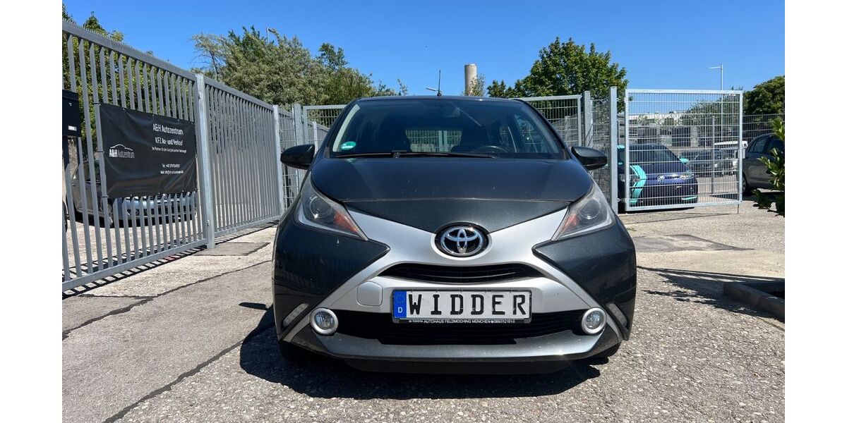 Toyota Aygo (X) 71.200 km 7.399 &euro; München 80807