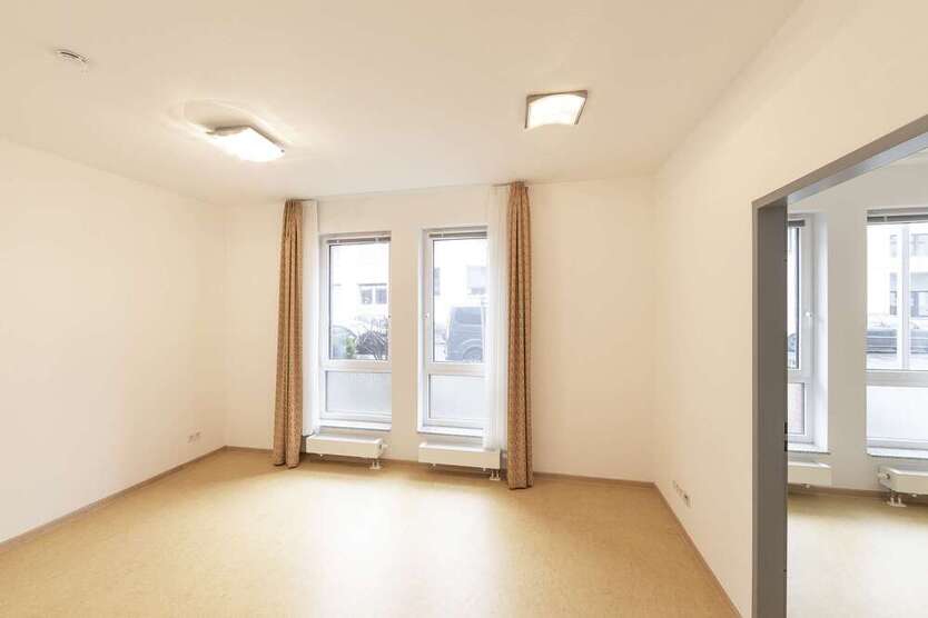 Wohnung zum Kaufen in Düsseldorf 196.000 € 41.06 m²