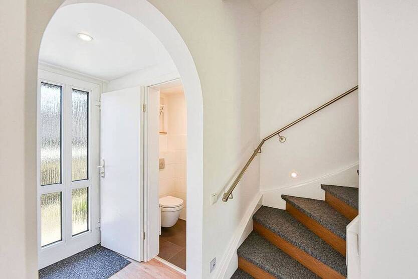 Charmantes, modernisiertes Reihenhaus mit Garten, Balkon & Garage - in Stuttgart-Altenburg