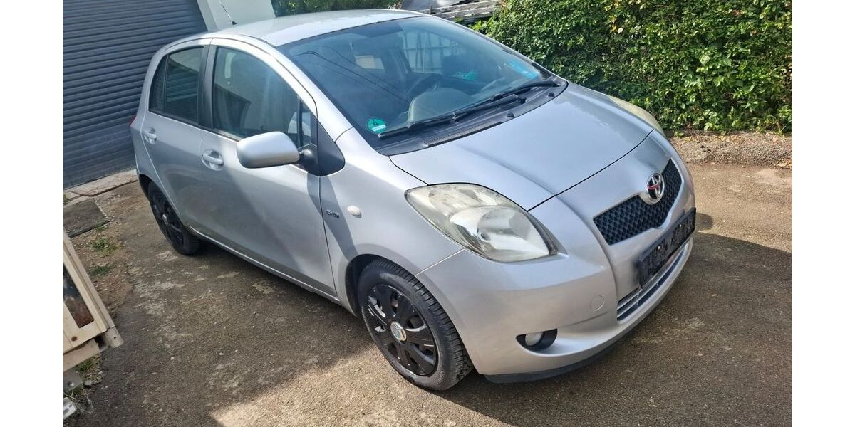 Toyota Yaris 370.000 km 1.200 &euro; Eislingen 73054