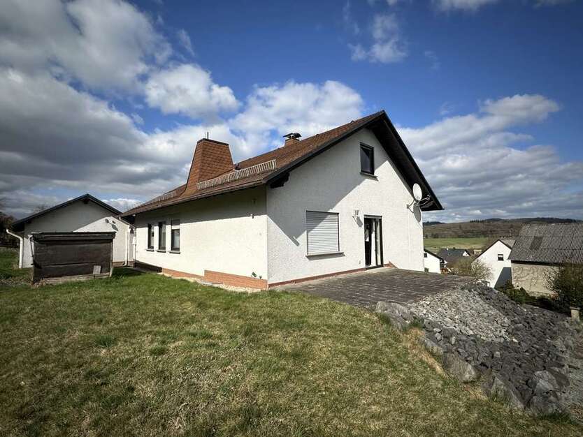 Haus zum Mieten in Ewighausen 1.550 € 235 m²