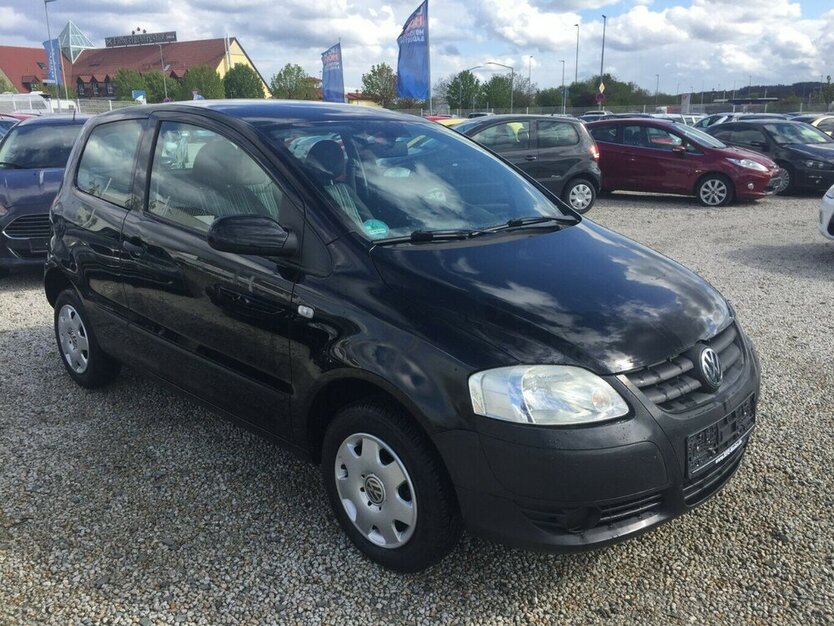 VW Fox Basis,Servol,Radio-CD,Tüv Neu! 150.000 km 2.999 € Himmelkron 95502