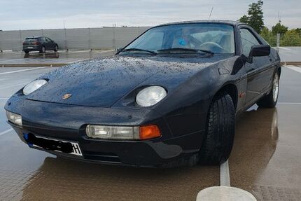 Porsche 928