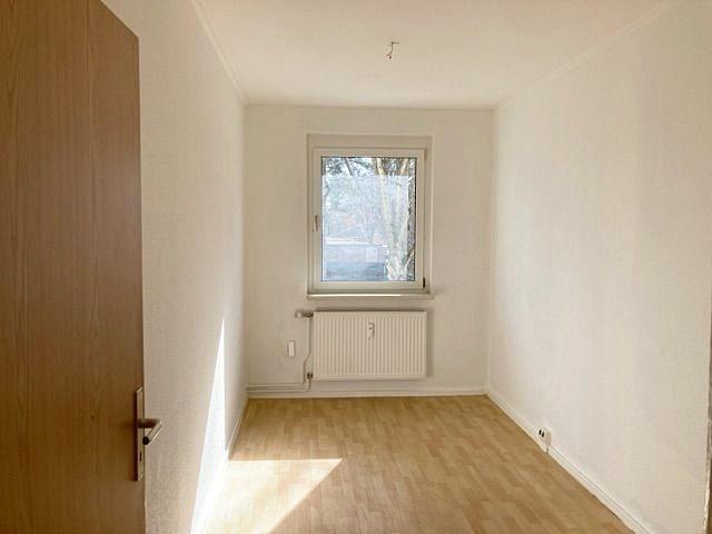 Etagenwohnung Hermsdorf - 4 Zimmer, 69 m&sup2;, 390&euro; | Angebot:25416761