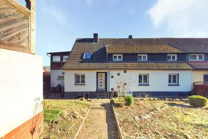 Vielseitige Doppelhaushälfte mit zwei Wohneinheiten, großem Grundstück in Petersberg OT Steinau 5 zimmer