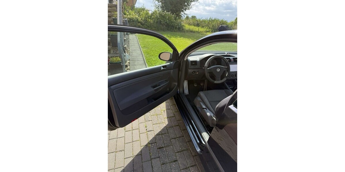 VW golf 5 300.000 km 1.700 &euro; Mittelstrimmig 56858