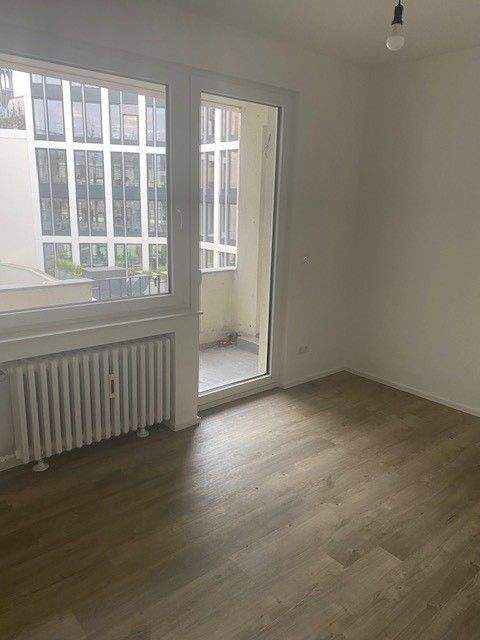 Aufwendig sanierte 3 Zimmerwohnung mit Balkon in direkter Dom und Rhein Nähe 3 zimmer