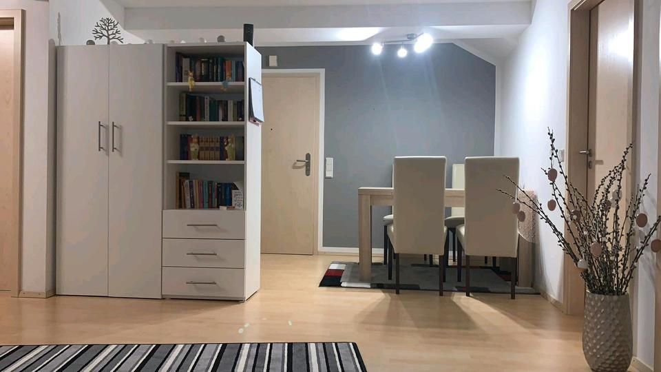 Schöne, helle Dachgeschoss Wohnung zimmer