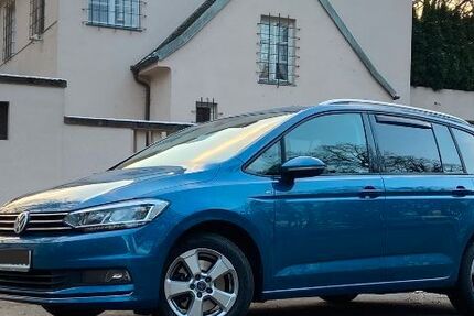 VW Touran 76.000 km 22.300 € München 81679