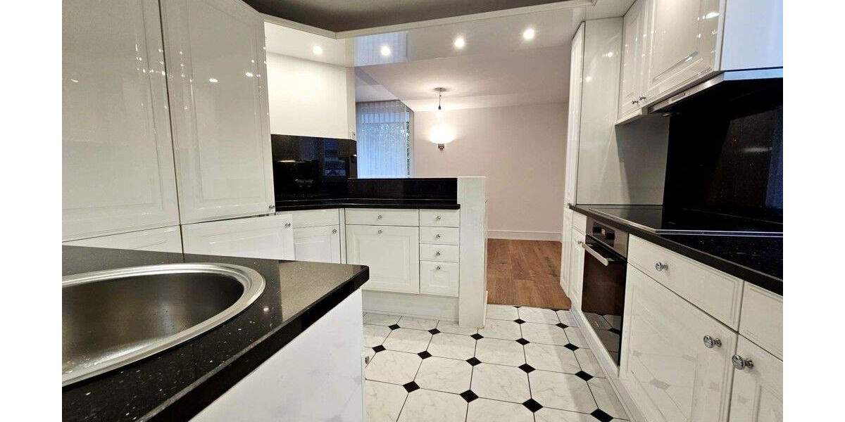 Hochwertige Komfortzone im Herzen von Ohligs mit Aufzug, Einbauküche, Garage 3 zimmer