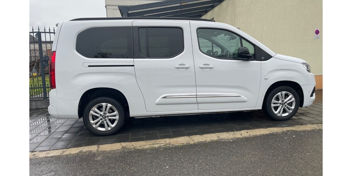 Toyota pro ace city verso 82.000 km 22.800 &euro; Dortmund 44135