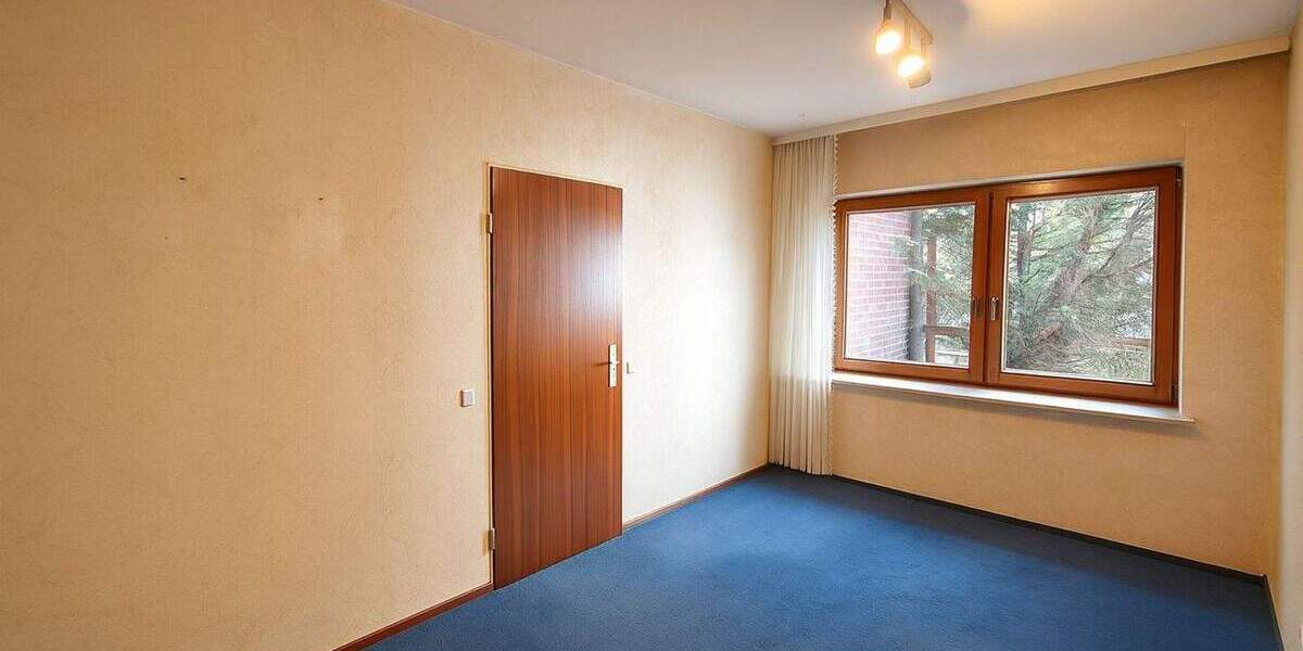 Ein-Zwei- Familienhaus mit großem Grundstück, Sehr Zentral und doch Privat in Luthe 7 zimmer