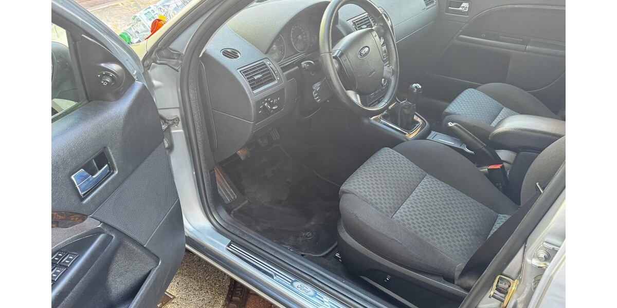 Ford Mondeo 124.651 km 3.490 &euro; Berlin 10178