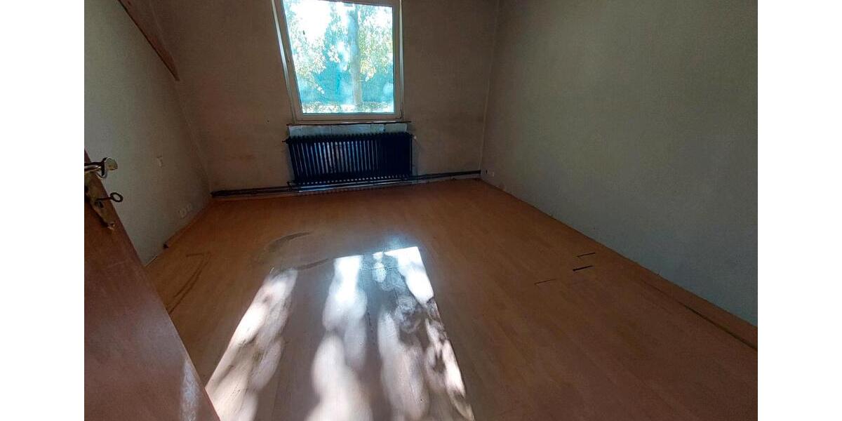 Einfamilienhaus Zetel - 11 Zimmer, 200 m&sup2;, 75.000&euro; | Angebot:26221088