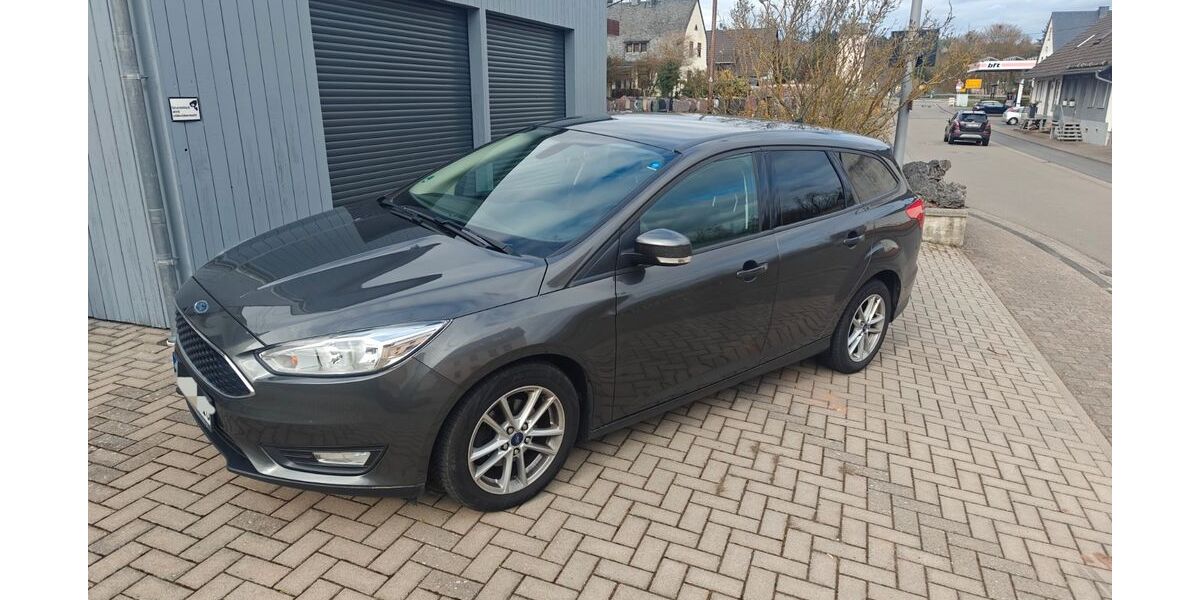 Ford Focus 143.000 km 5.500 &euro; Sien 55758