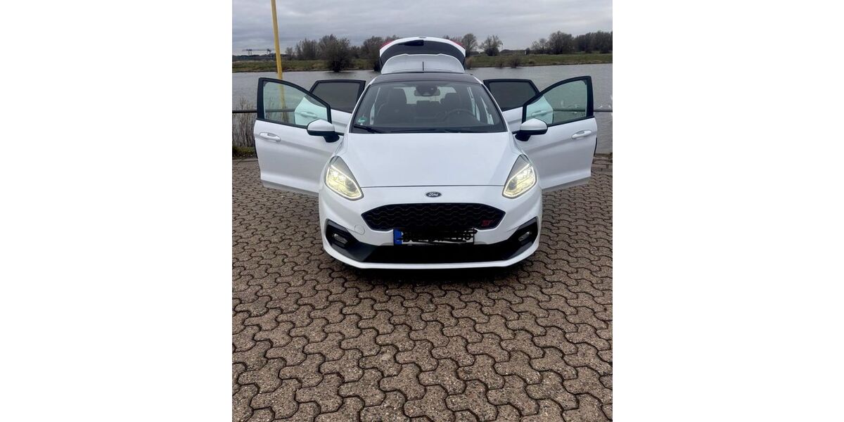 Ford Fiesta 99.500 km 17.200 &euro; Duisburg 47179