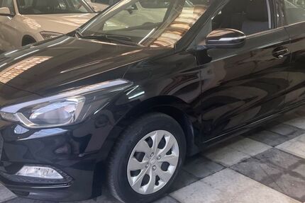 Hyundai i20 51.247 km 11.750 &euro; Hamburg 22087