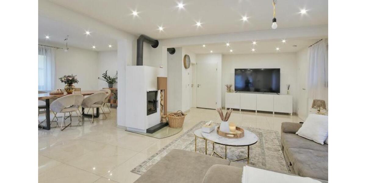 Stilvoll sanierte, vollmöblierte freistehende Stadtvilla+ Garten 8 zimmer