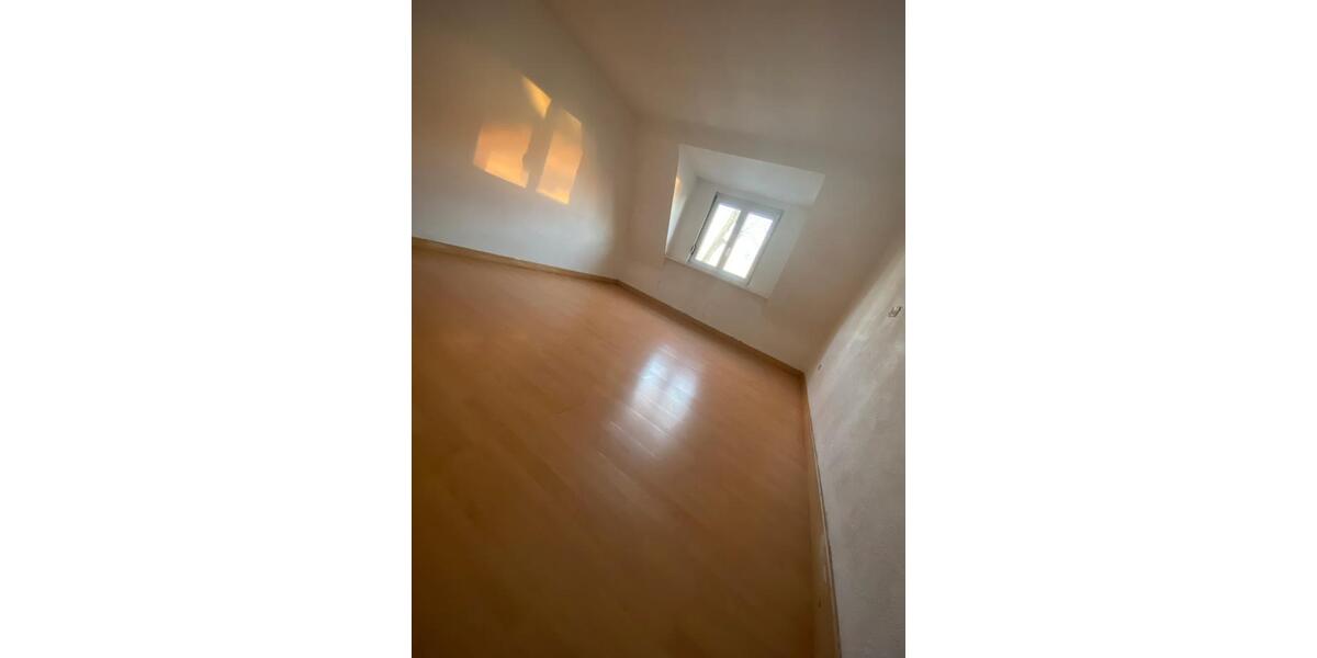 Dachgeschoßwohnung Völklingen - 4 Zimmer, 90 m&sup2;, 690&euro; | Angebot:26349882