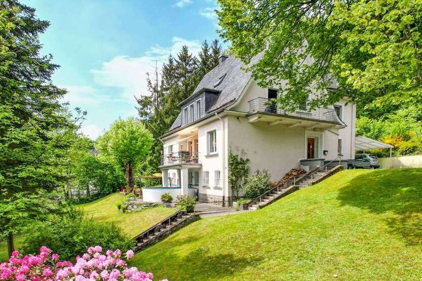 Haus zum Kaufen in Lüdenscheid 395.000 € 278.96 m²