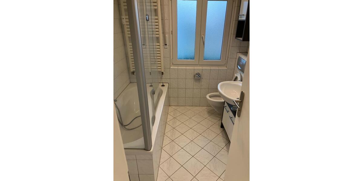 Neu renovierte 3 Zimmer Wohnung, Balkon, Badewanne 3 zimmer