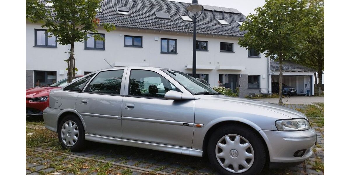 Opel Vectra 127.000 km 2.100 &euro; Putzbrunn 85640